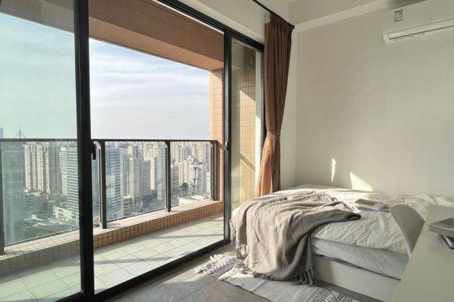 Bright room with balcony near Hanzhong rd, high floor good view, close to TJU