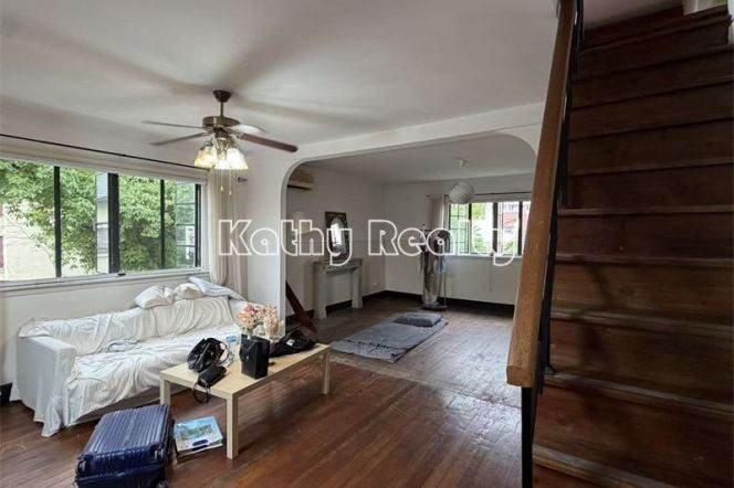 Beautiful old house 2+1 BR Yuyuan Rd 13k