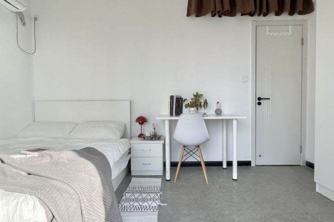 Bright room with balcony near Hanzhong rd, high floor good view, close to TJU