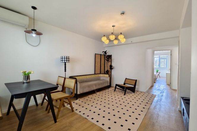 Jiangsu rd metro L2&11 /New 2Br +elevator /bright and warm/storage