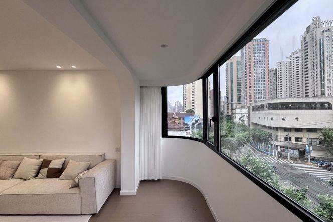  2Bdrs 2Baths /Bright&Modern&Spacious/Large Closet/Line 7 Changping Rd/stairs/120sqm