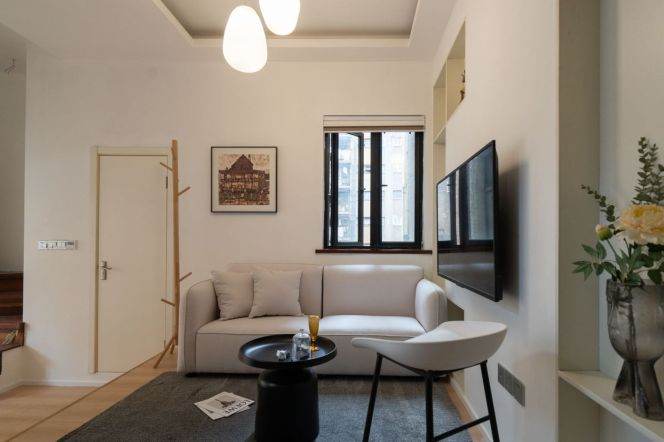 West Nanjing rd/cozy 1br 1lr/loft/floor heating/bright room,@L12/13/2