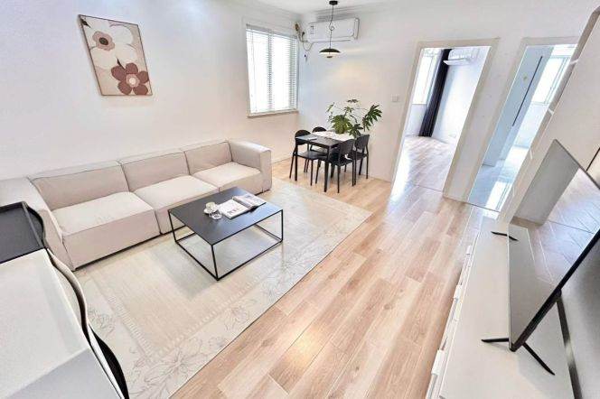 Good Value 2Beds Lots of Storage with Elevator@Jing’An