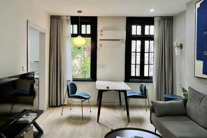 Changshu Rd or South Shanxi Rd Station 1Br with Open Balcony Line1/10/12