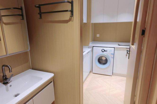 Modern 1 br with nice view ,easy to NYU Shanghai .L 8 LingZhaoXinCun St.