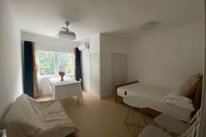 2 Bedrooms/Yu Yuan Rd./Chang Ning/Metro JiangSu Rd.