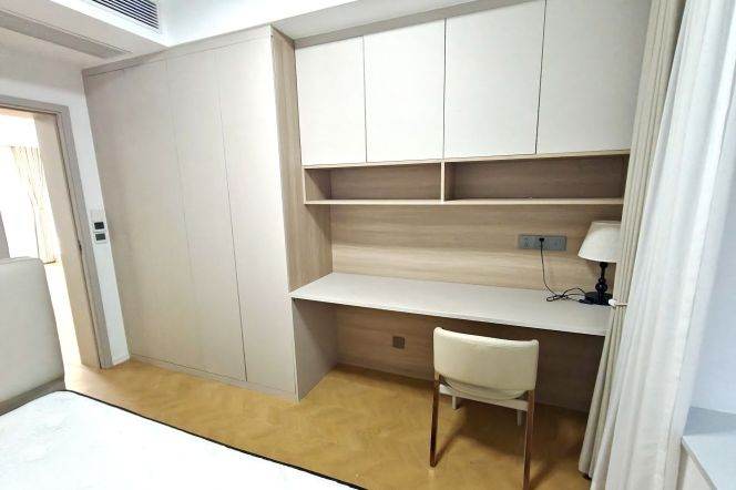 Spacious 2Br, 2Ba, 2 Indoor Balconies with Ceiling Windows| L3/11