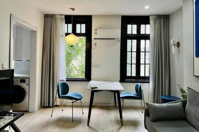 Changshu Rd or South Shanxi Rd Station 1Br with Open Balcony Line1/10/12