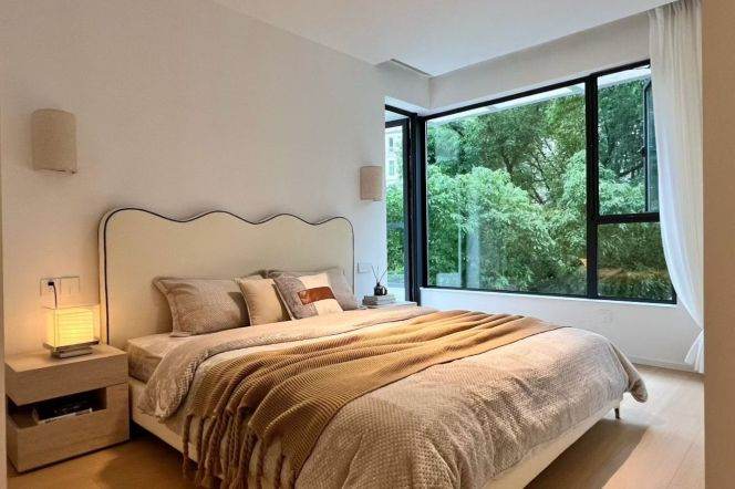 3 Brs, 2 Baths, Floor heating/Central ac/Dish washer, 160 sqm @ Shanghai West Railway station L11&15