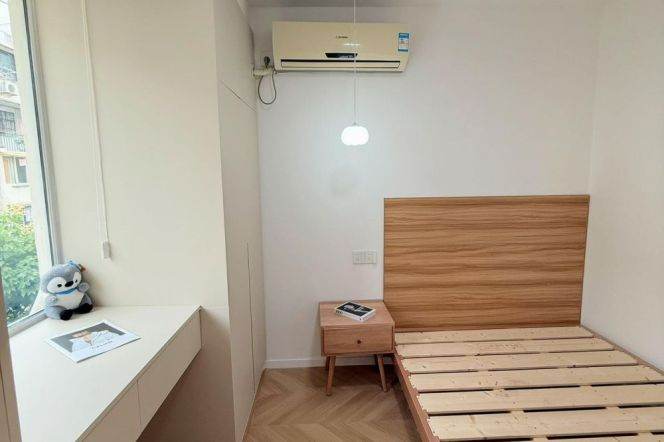 Elevator cozy 1br  /  Spacious / Bright / Modern/ Quiet 