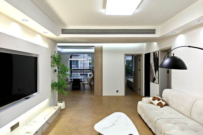 Spacious 2Br, 2Ba, 2 Indoor Balconies with Ceiling Windows| L3/11