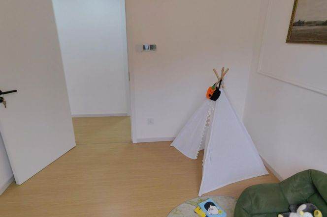 Modern 3 br with floor heating easy to XinTianDi . 5 mins to L 9/13 MaDang Rd St.