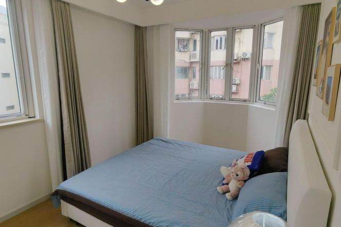Modern 3 br with floor heating easy to XinTianDi . 5 mins to L 9/13 MaDang Rd St.