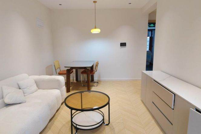 Modern 1 br with nice view ,easy to NYU Shanghai .L 8 LingZhaoXinCun St.