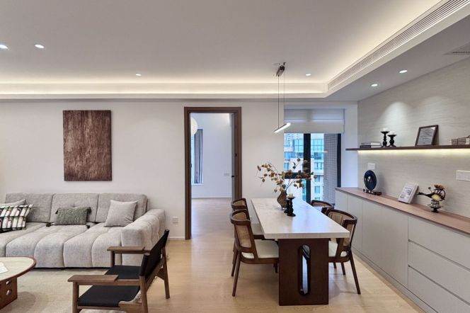 2Bdrs2Baths/Spacious&Bright&Modern/Line 2/12/13 West Nanjing Rd /Open Balcony/120sqm