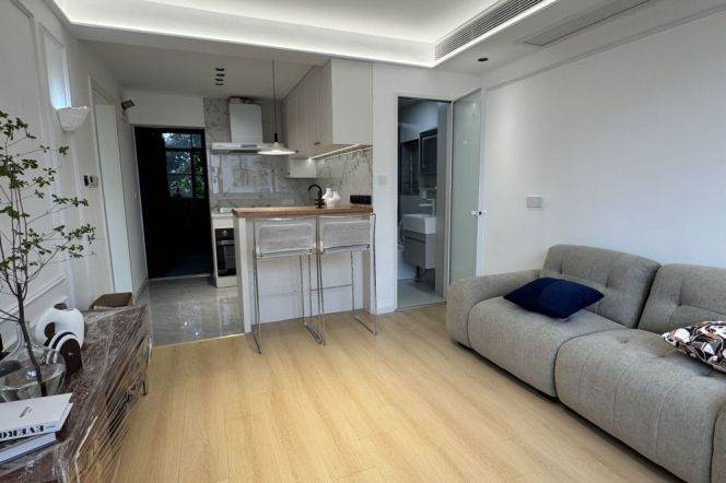 Spacious 1Br +OPEN balcony |South Shanxi rd & Changshu rd | New decoration