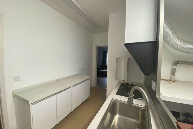 2 Bedrooms/Yu Yuan Rd./Chang Ning/Metro JiangSu Rd.