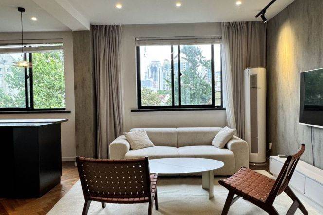 Sunny 2Br Apt + open balcony +heating | Shanghai Library L10 & Hengshan rd L1