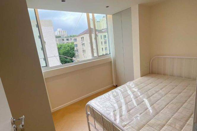 Jiaotong uni/modern 1br 1lr/bright room/central AC/nice location,@L10/11