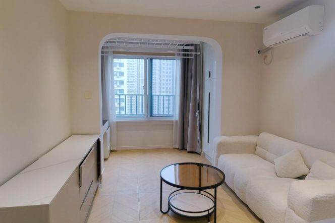 Modern 1 br with nice view ,easy to NYU Shanghai .L 8 LingZhaoXinCun St.