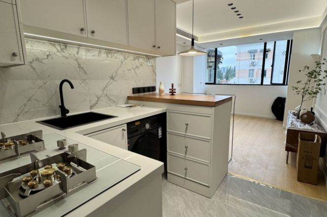 Spacious 1Br +OPEN balcony |South Shanxi rd & Changshu rd | New decoration