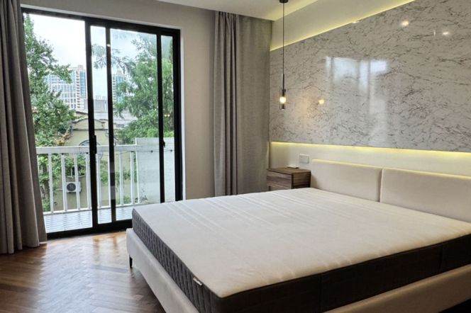 Sunny 2Br Apt + open balcony +heating | Shanghai Library L10 & Hengshan rd L1