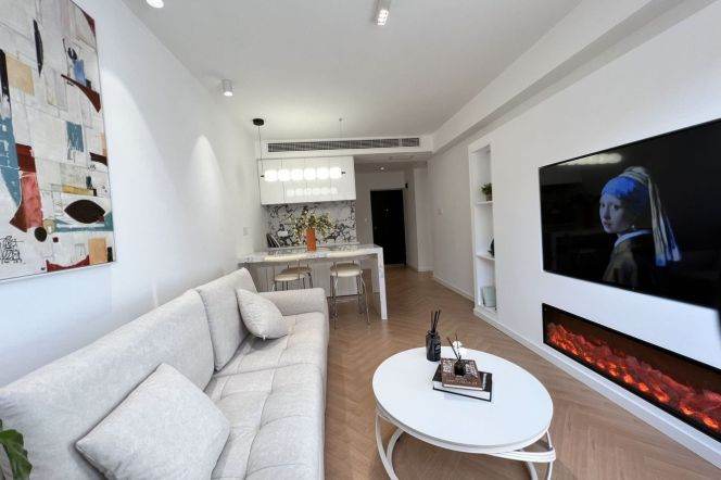 nice elevator 1br+balcony Nr zhongshan park M2/3/4
