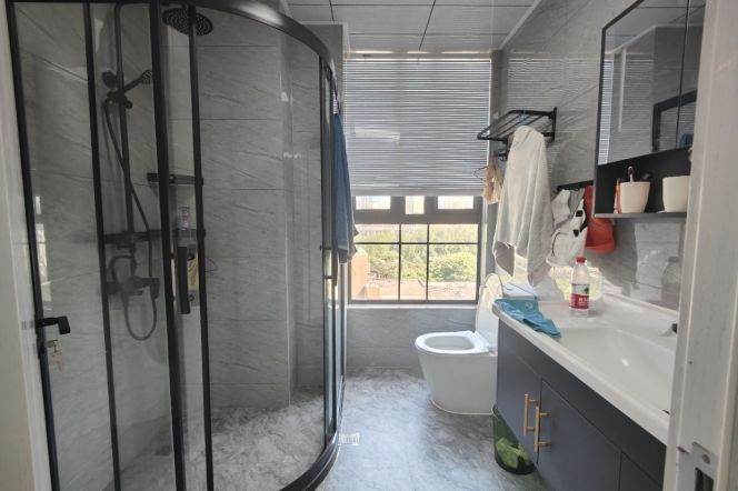 Nanjing West Road Metro Station, 200 sqm, large 4-bedroom with underfloor heating