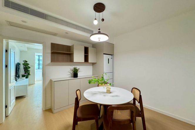jiangsu rd elevator 1BR/big living room@L2/11/14