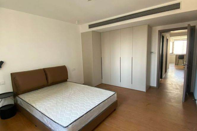 3 Brs, 2 Baths, Wall heating/Central ac/Dryer, 150 sqm @ People square L1,2&8