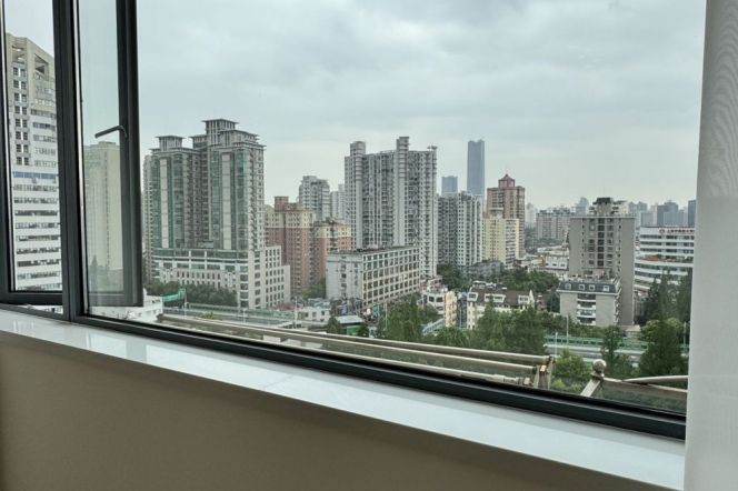 Sunny& Spacious 2BR + elevator | Zhongshan Park Metro L2/3/4 | 16F Good view