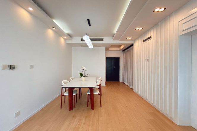 3 Brs, 2 Baths, Open Balcony/Central ac/Oven/Dish washer, 150 sqm @ Laoximen station L8&10