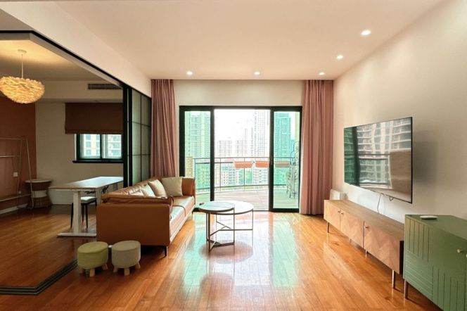 Modern decoration 2brs with balcony and floor heating in Pudong 