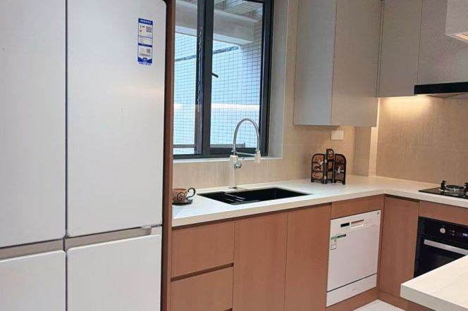 Brand new decoration 2brs with floor heating and balcony in  Jing an,