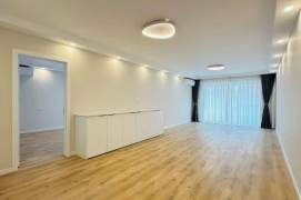 Unfurnished 3BR 2BA w/Heating&Balcony in the Courtyards, Zhenning Rd