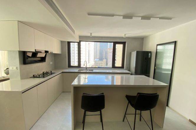 3 Brs, 2 Baths, Wall heating/Central ac/Dryer, 150 sqm @ People square L1,2&8