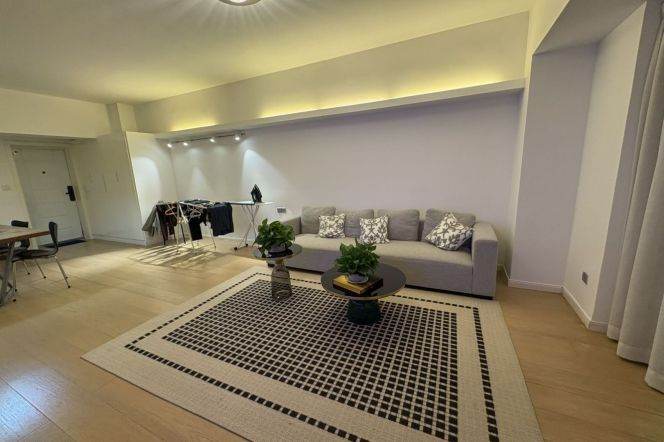 3 Brs, 2 Baths, Open Balcony/Floor heating/Dish washer, 150 sqm @ Hengshan metro L1