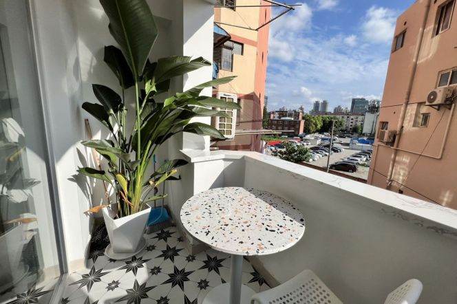 nice elevator 1br+balcony Nr zhongshan park M2/3/4