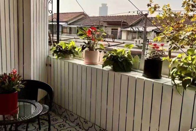 South Shanxi rd 1BR with balcony