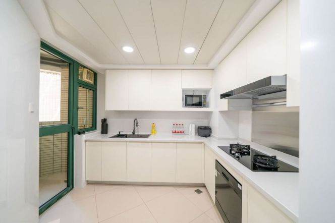 Modern 2brs with balcony and floor heating in Xujiahui 