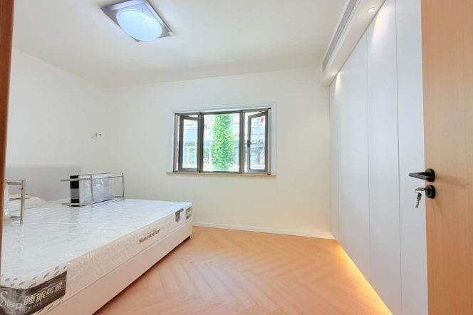  Brand new 1br lanehouse nr Jing'an Temple  Line 2/7/14  
