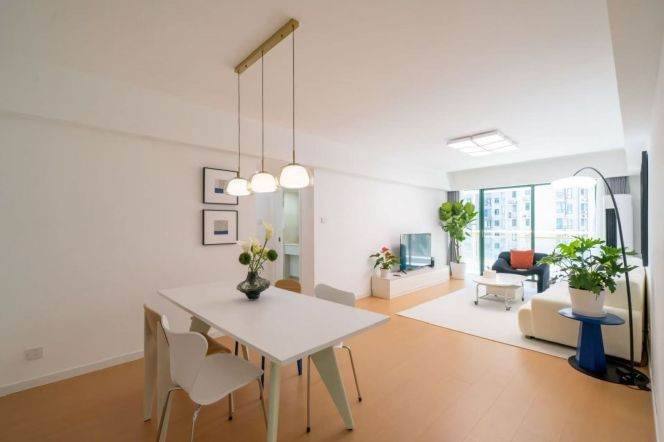 Modern 2brs with balcony and floor heating in Xujiahui 