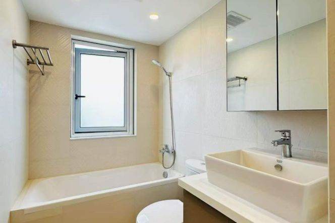 3 Brs, 2 Baths, Open Balcony/Floor heating/Oven/Dish washer, 140 sqm @ Jiangsu metro L2&11