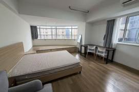 1 Large studio with bay window near line 1/3/4 can long and short term lease
