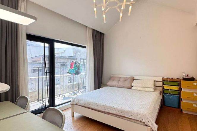 Changshu Road subway station, old villas, tranquility amidst the hustle and bustle L1-7