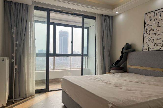 Modern decoration 3brs with wall raditor and balcony in 5central downtown