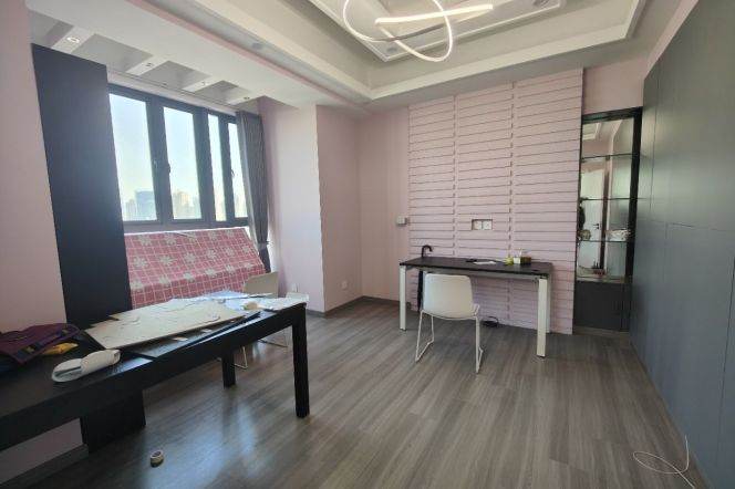 Nanjing West Road Metro Station, 200 sqm, large 4-bedroom with underfloor heating