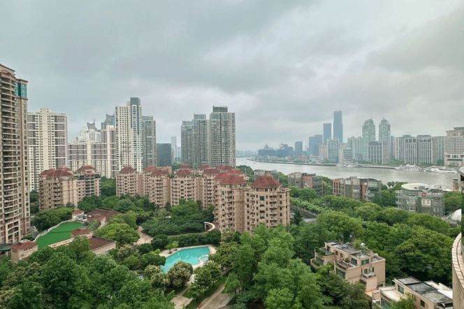 Modern decoration 2brs with balcony and floor heating in Pudong 