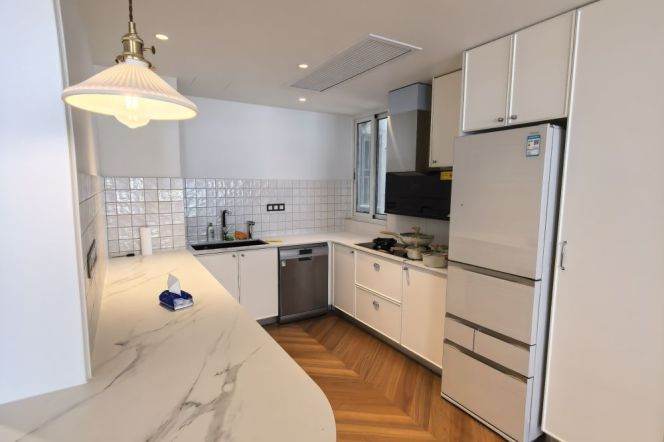 Modern decoration 3brs with floor heating and balcony nearby  IAPM shopping mall