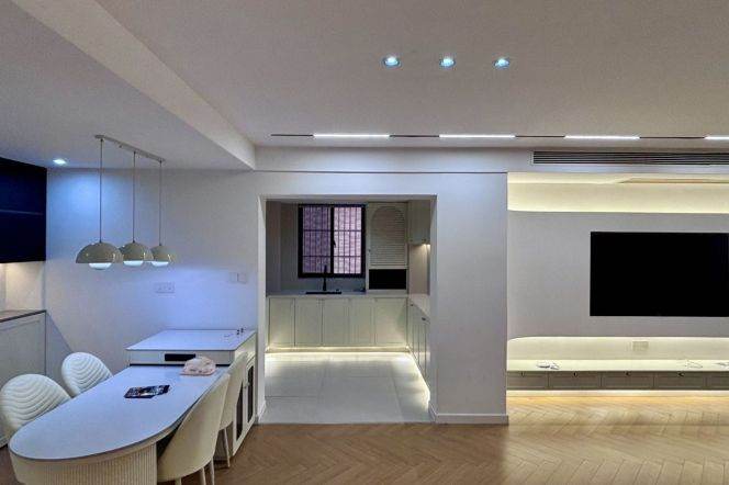 2Bdrs 1Bath Apt/Modern&Spacious /Large Closet/Line 7/13 Changshou Rd/elevator